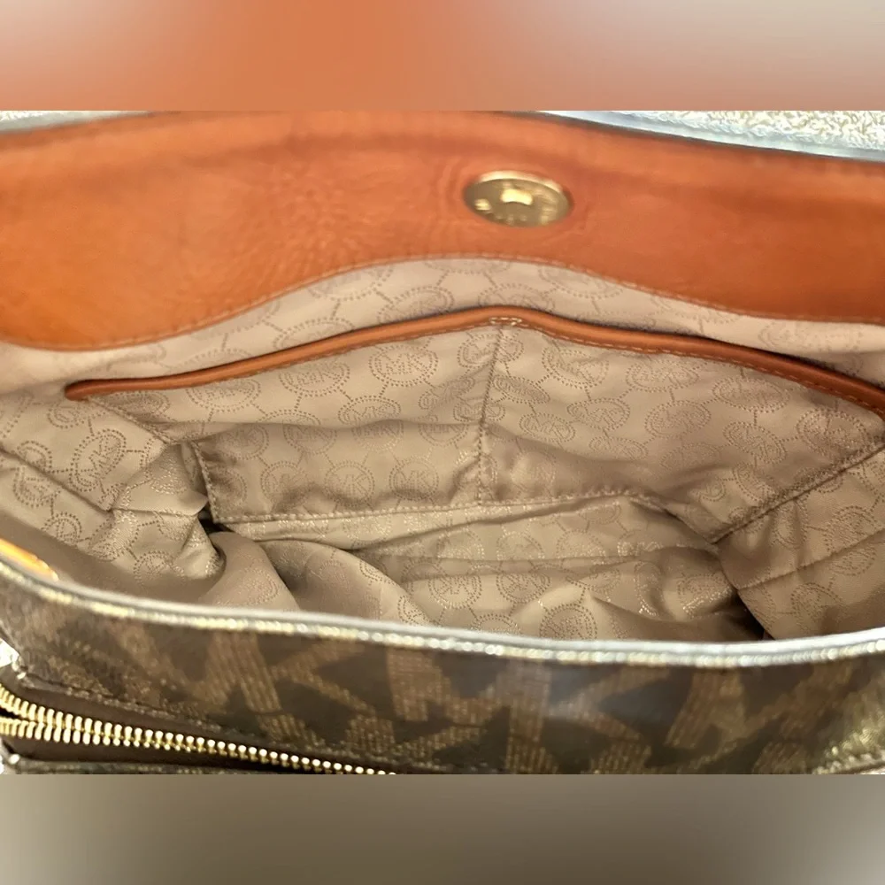 Michael Kors Jet Set Chain Tote Bag